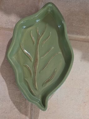 Hostess Exclusive Leaf-Shaped Ceramic Dish/Tray in Olive Green - Home